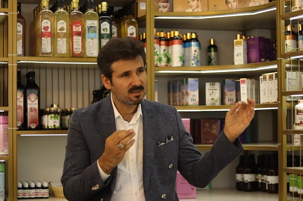 Dr. Muammer Yıldız’dan Mevsimsel Sağlık Önerisi: Defnenin Şifalı Gücü